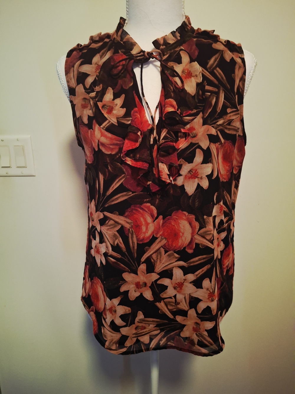 Karl Lagerfeld Lined Floral Ruffle Tie-Neck Sleeveless Blouse. Ladies S. NWOT.